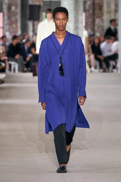 Look 12